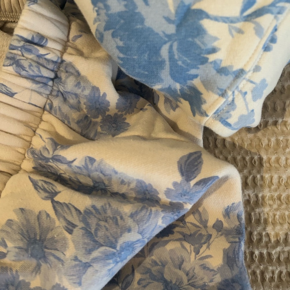 Floral Blue and Cream Set - Picture 4 of 4